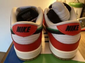 Nike SB Dunk Low Pro QS Habibi Frame 44