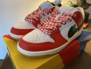 Nike SB Dunk Low Pro QS Habibi Frame 44